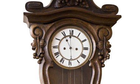 Stary zegar, który przypomina o dobrym planowaniu czasu